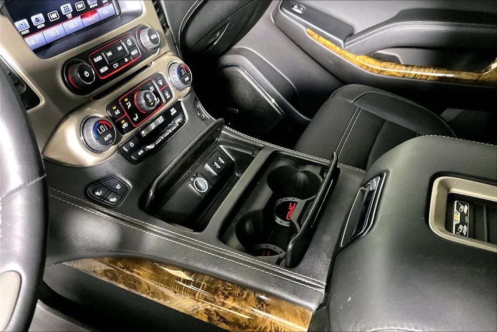 Used 2016 Sparkling Silver Metallic GMC Denali image 13