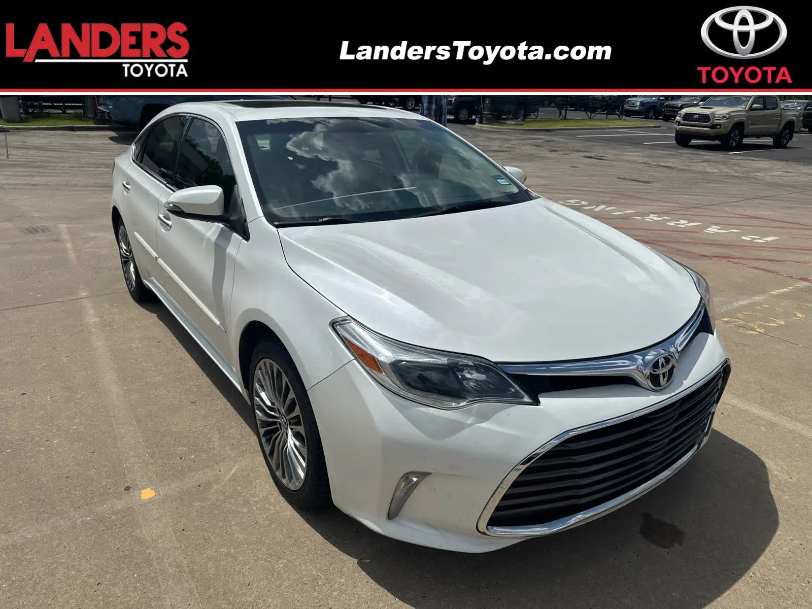 2016 Toyota Avalon Limited's photo