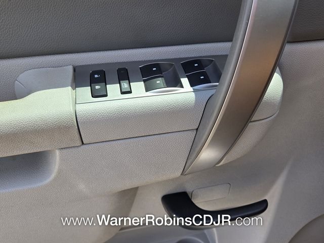 Used 2013 Silver GMC SLE image 34