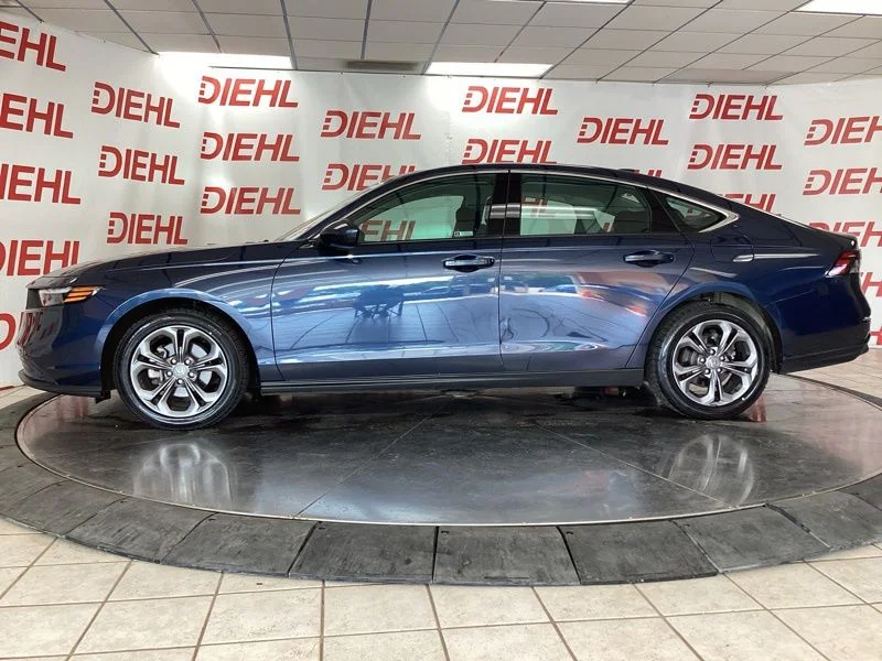 Used 2023  Honda EX image 4