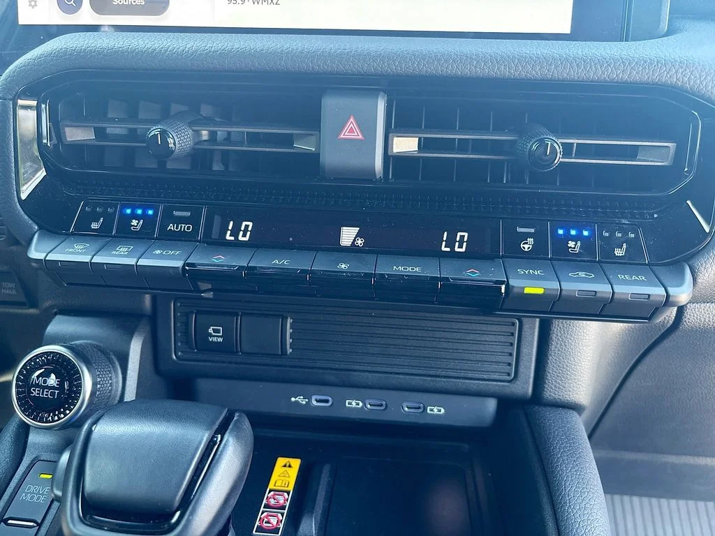 Used 2025  Toyota Base image 26