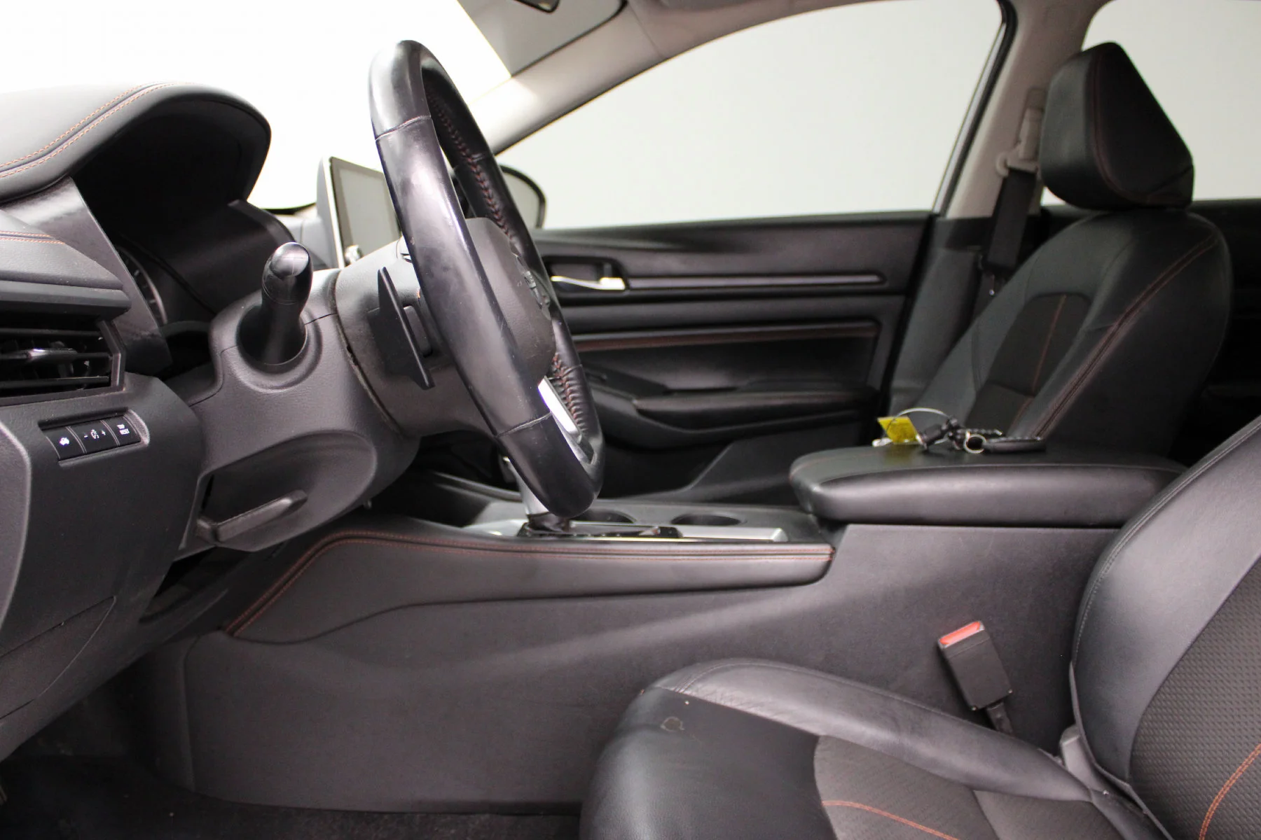 Used 2019 Brilliant Silver Metallic Nissan 2.5 SR Sedan image 13