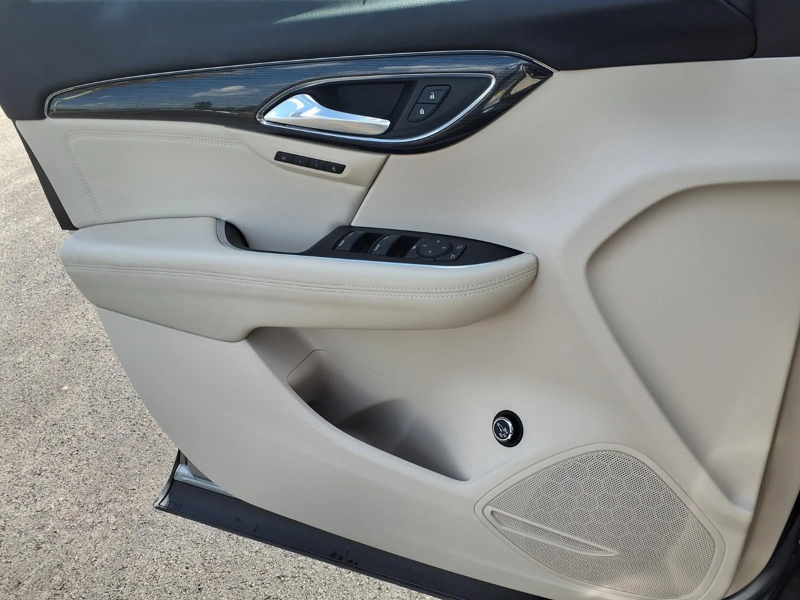 Used 2023 Moonstone Gray Metallic Buick Essence image 18