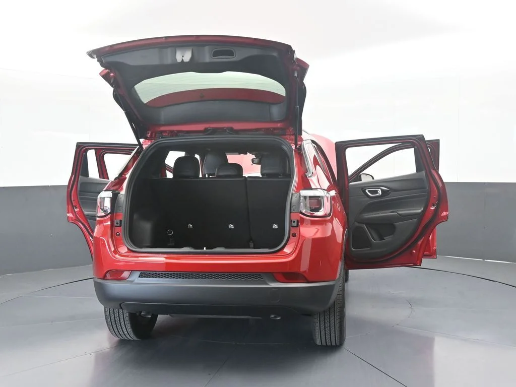 New 2026 Red Hot Pearlcoat Jeep Latitude image 67