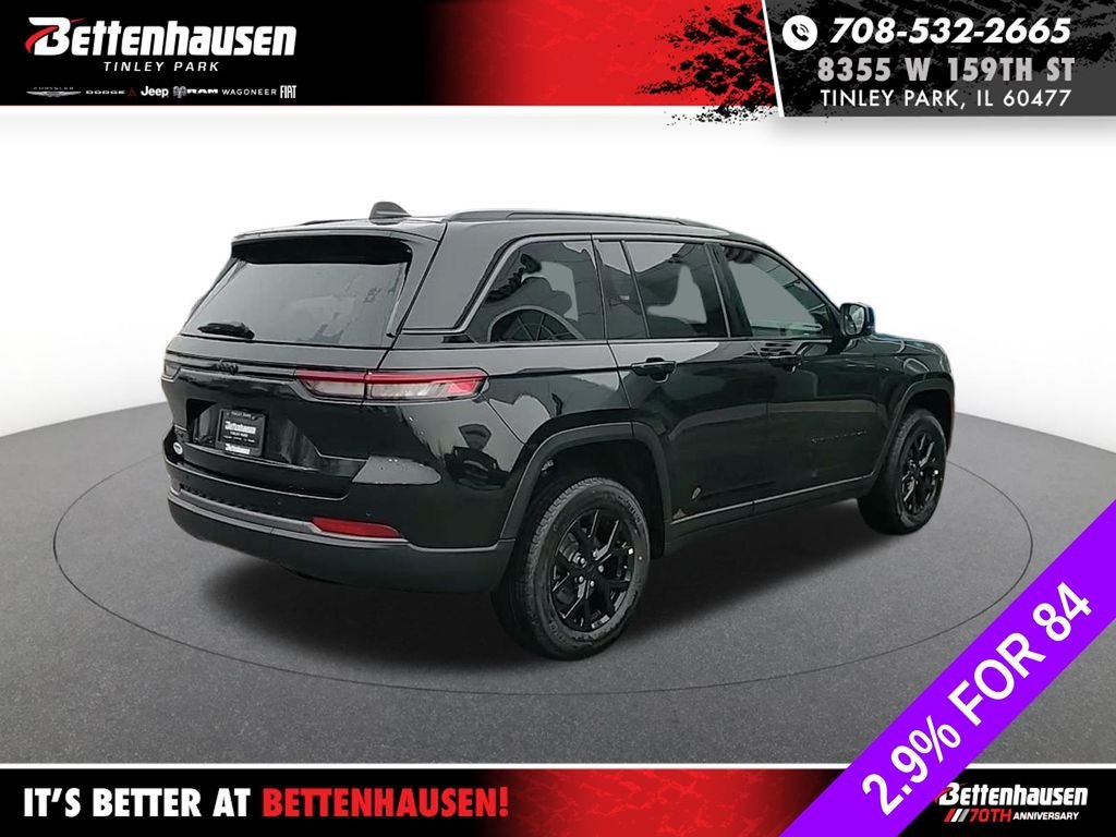 New 2026 Diamond Black Crystal Pearl-Coat Exterior Paint Jeep Altitude image 5
