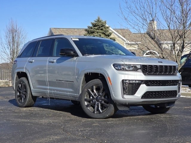 New 2026 Silver Zynith Exterior Paint Jeep Limited Reserve image 2