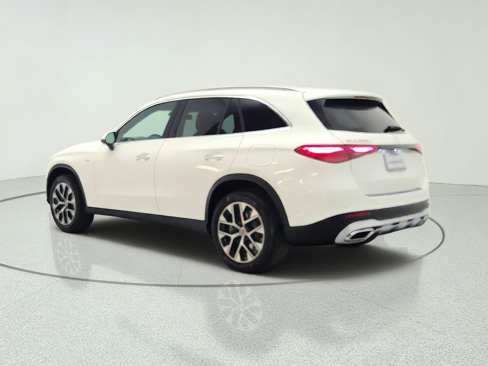 Used 2025 Polar White Mercedes-Benz GLC 350e 4MATIC® SUV image 7