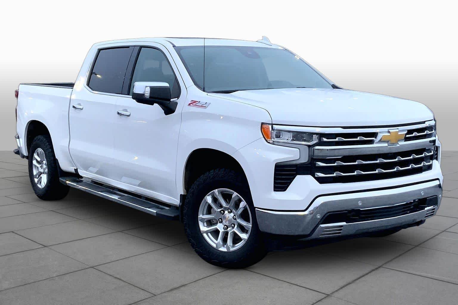 Used 2025 Summit White Chevrolet LTZ image 3