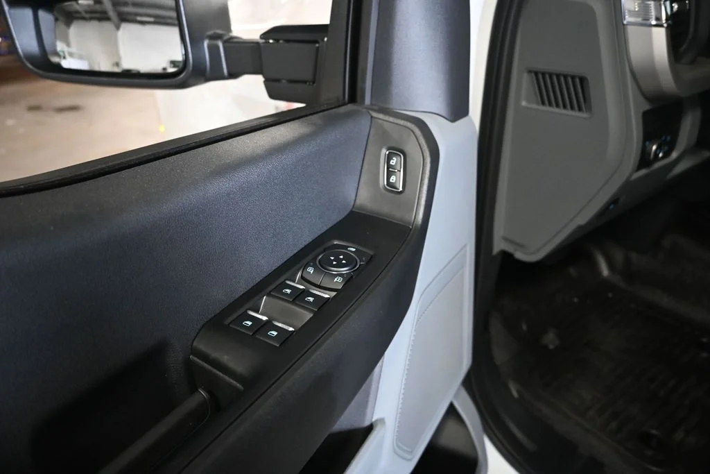 New 2026 Oxford White Ford XL image 12