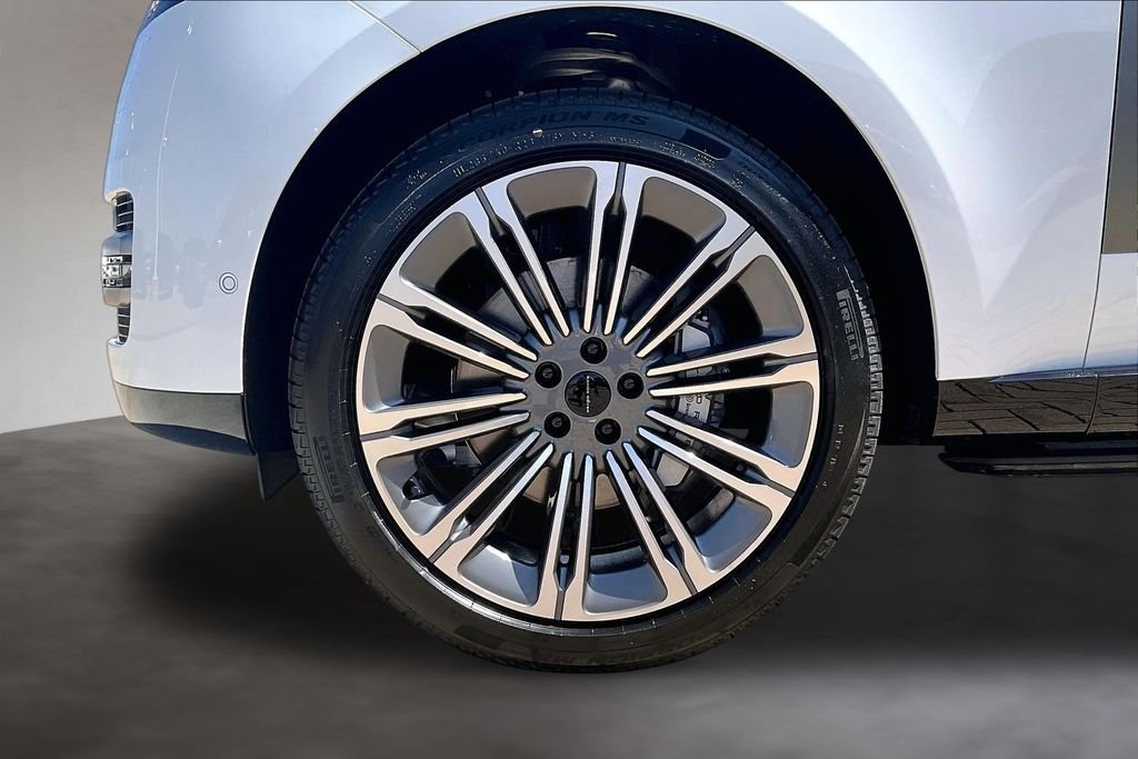 New 2026 Fuji White Land Rover SE image 12