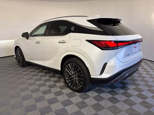 Used 2025 White Lexus 350h Luxury image 5