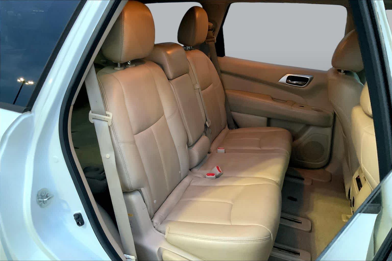 Used 2014 Moonlight White Nissan SL image 19
