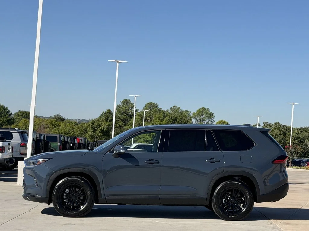 Used 2026 White Toyota XLE image 3
