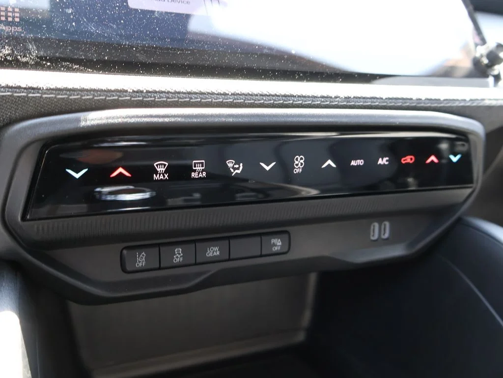 New 2026 Red Hot Pearl-Coat Exterior Paint Jeep Laredo image 36