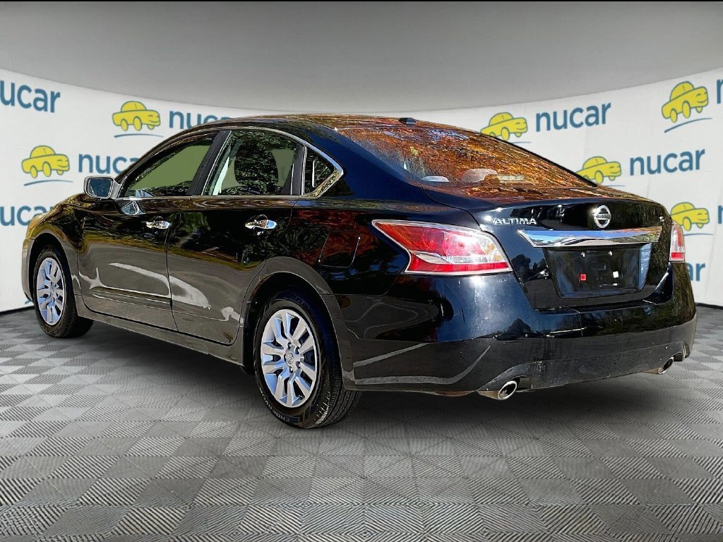Used 2015 Black Nissan 2.5 S image 4