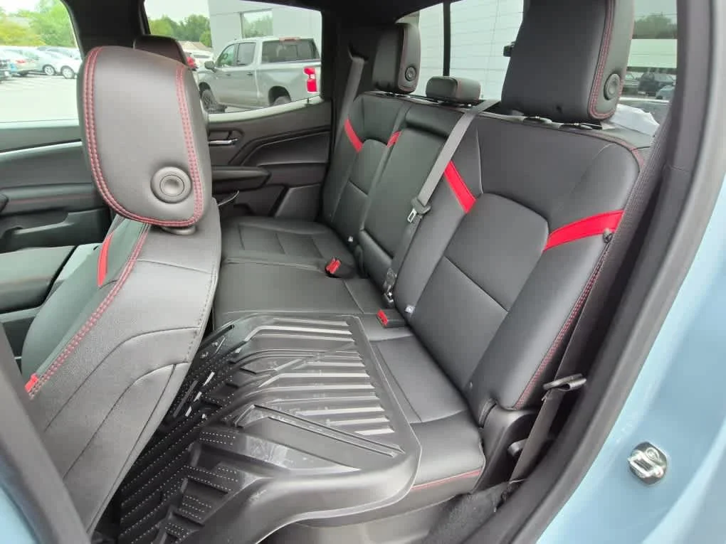 Used 2026 Snowdrift Metallic Chevrolet 4WD Z71 image 7