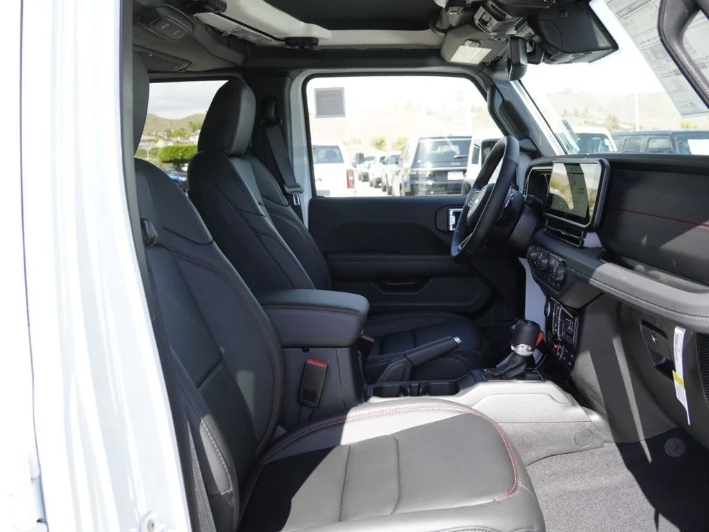New 2026 Bright White Clear-Coat Exterior Paint Jeep Moab 392 image 21