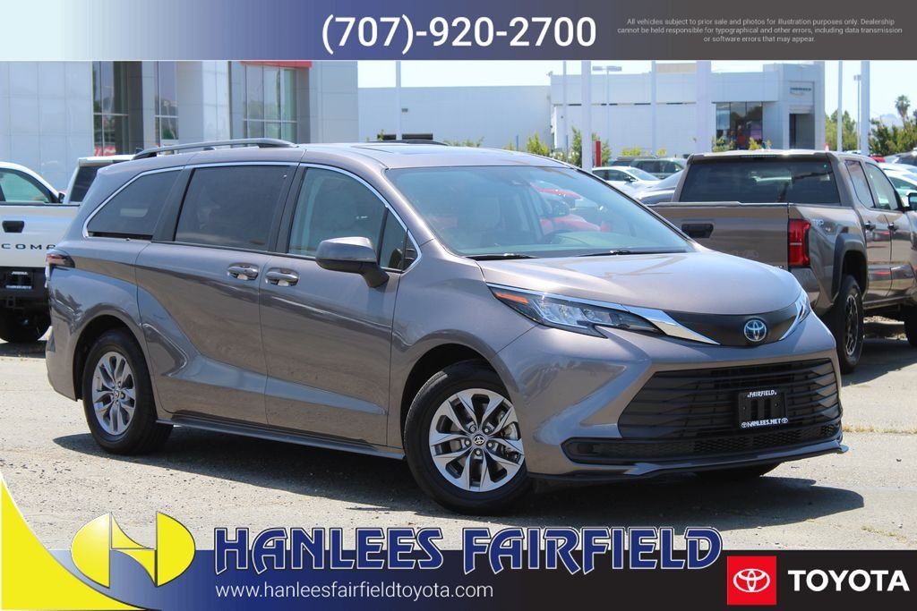 2023 Toyota Sienna LE 8-Passenger Hybrid FWD's photo
