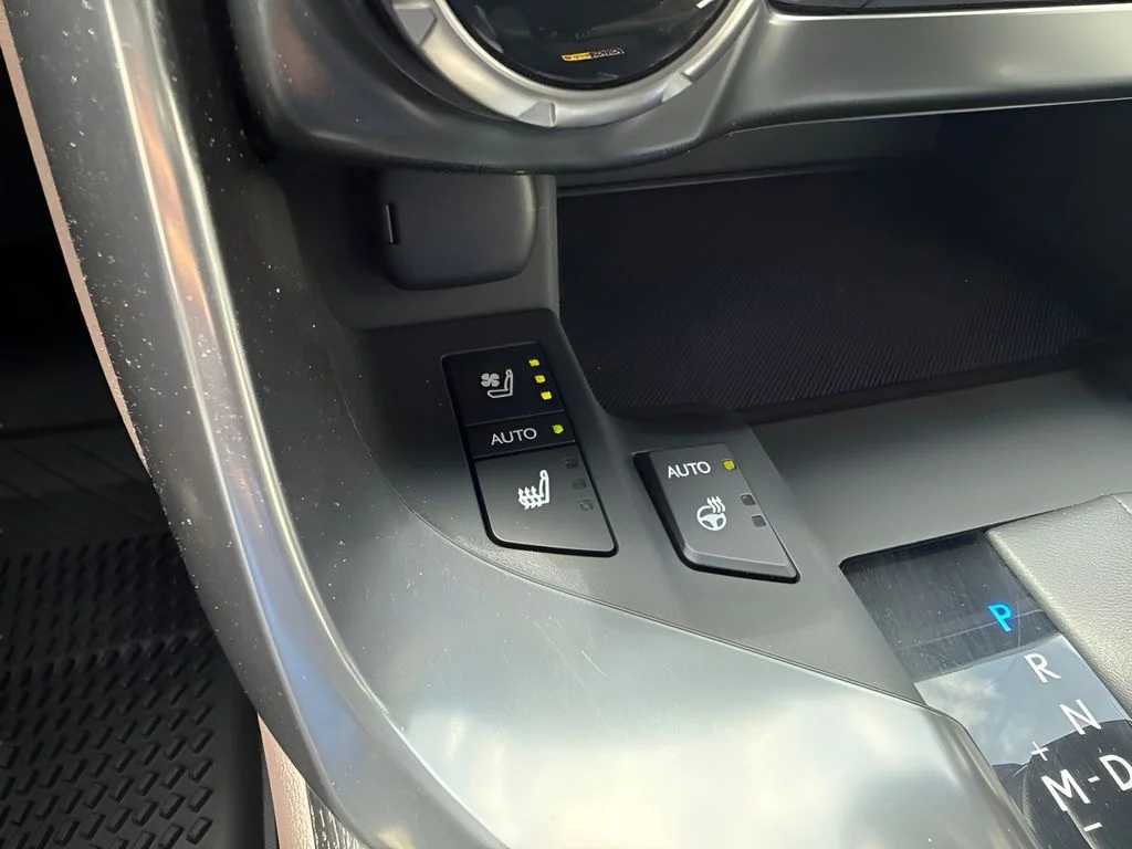Used 2025 White Lexus 600 Luxury image 24