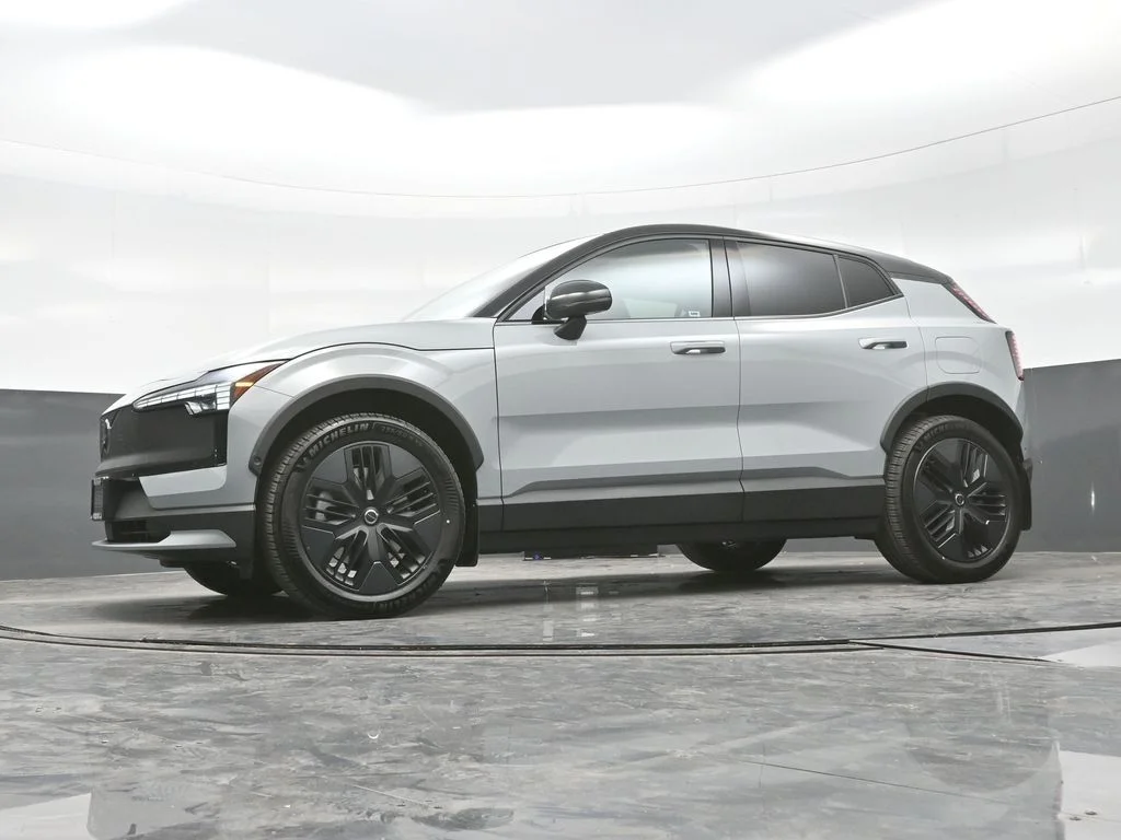 New 2026 Vapour Grey Volvo Twin Motor Cross Country Ultra image 27