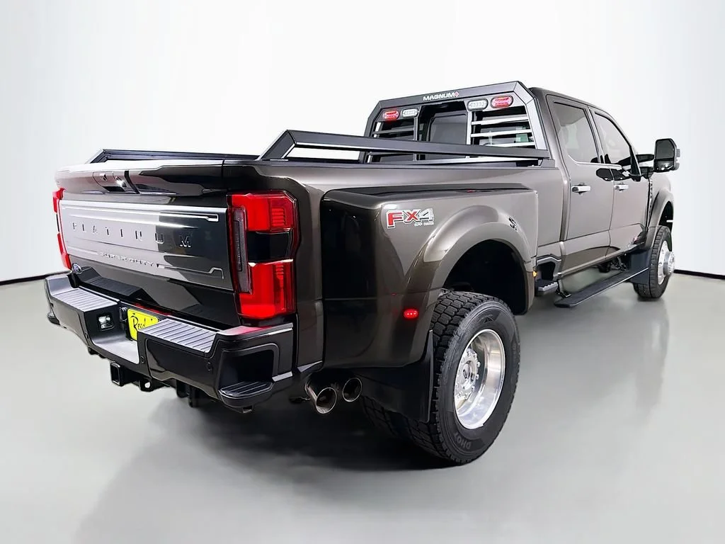 Used 2025  Ford XL image 6