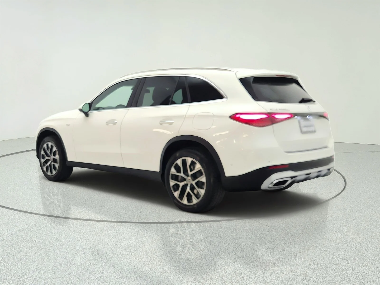 Used 2025 Polar White Mercedes-Benz GLC 350e 4MATIC® SUV image 7