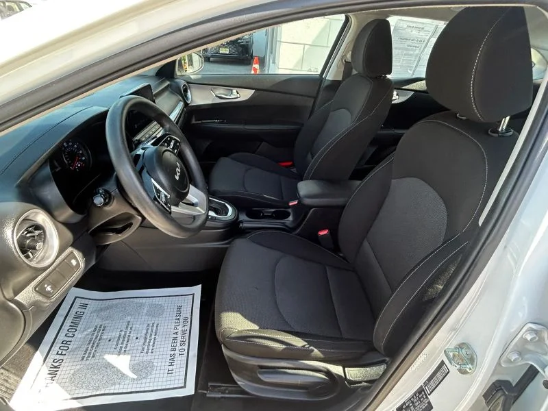Used 2023 White Kia LX Sedan 4D image 34