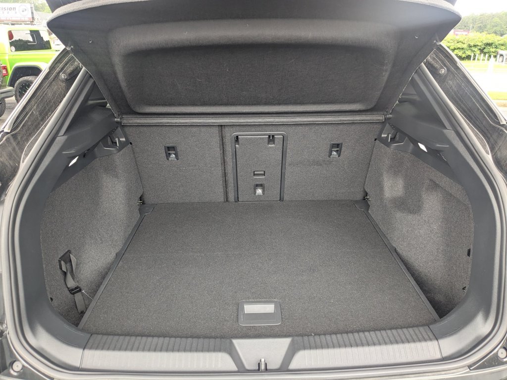 Used 2021  Volkswagen Pro S image 23