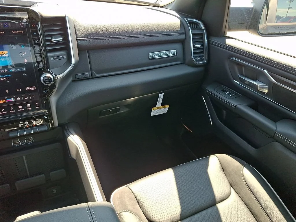 New 2027 Diamond Black Crystal Pearlcoat Ram Laramie image 12