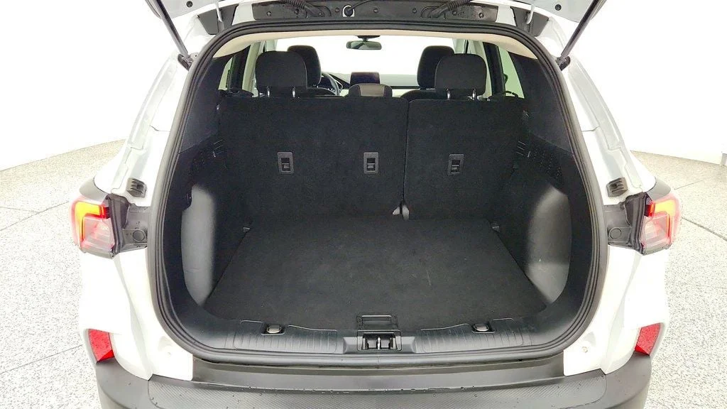 Used 2021 Oxford White Ford SE AWD image 21