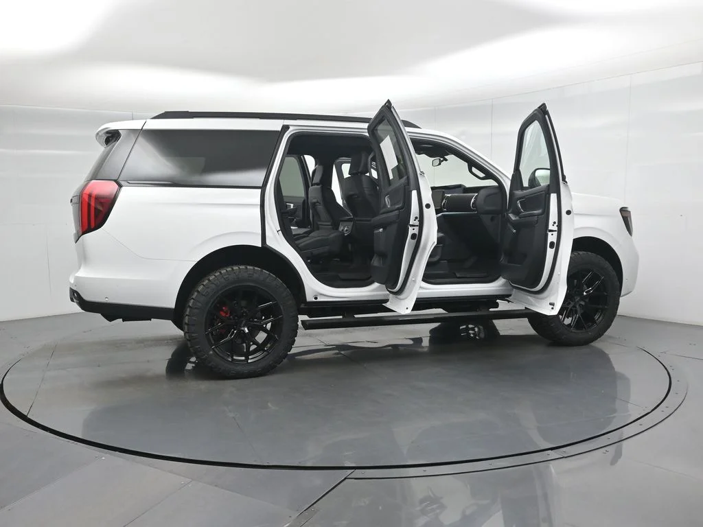 New 2025 Oxford White Ford Platinum image 4