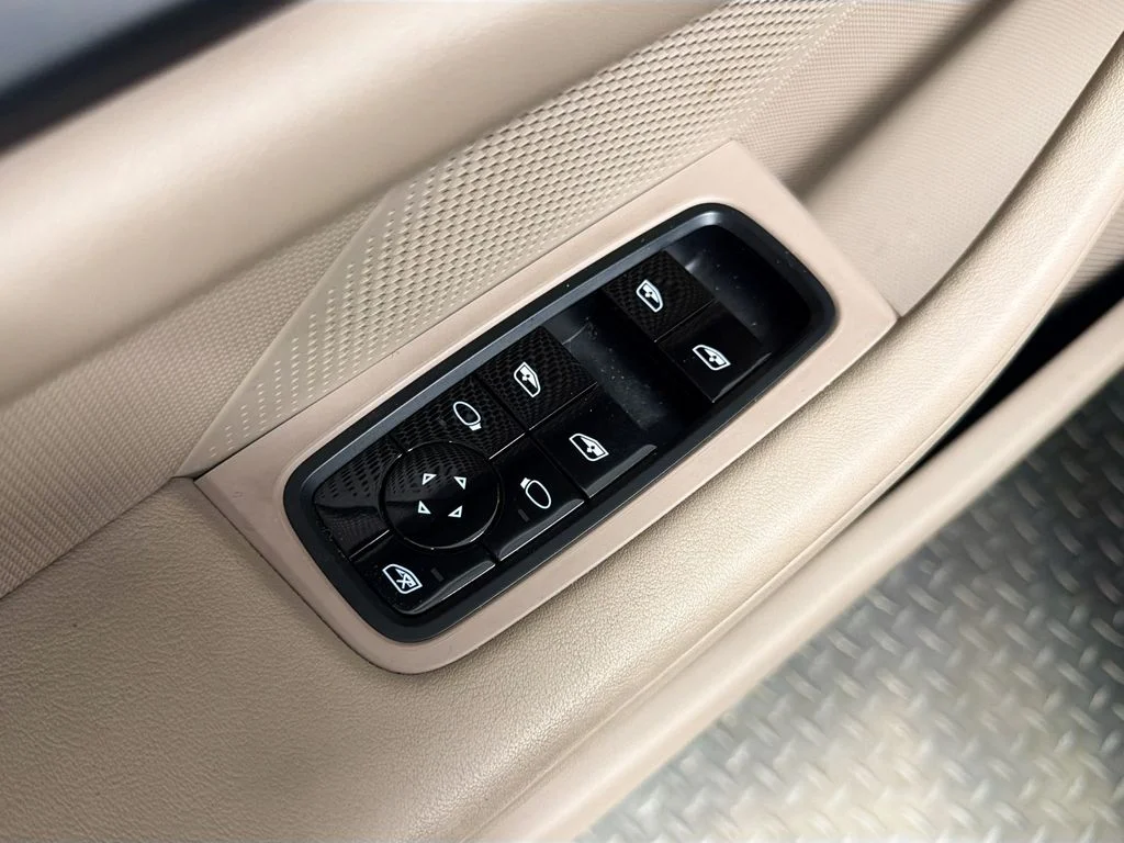 Certified Used 2021 Gentian Blue Metallic Porsche  image 19