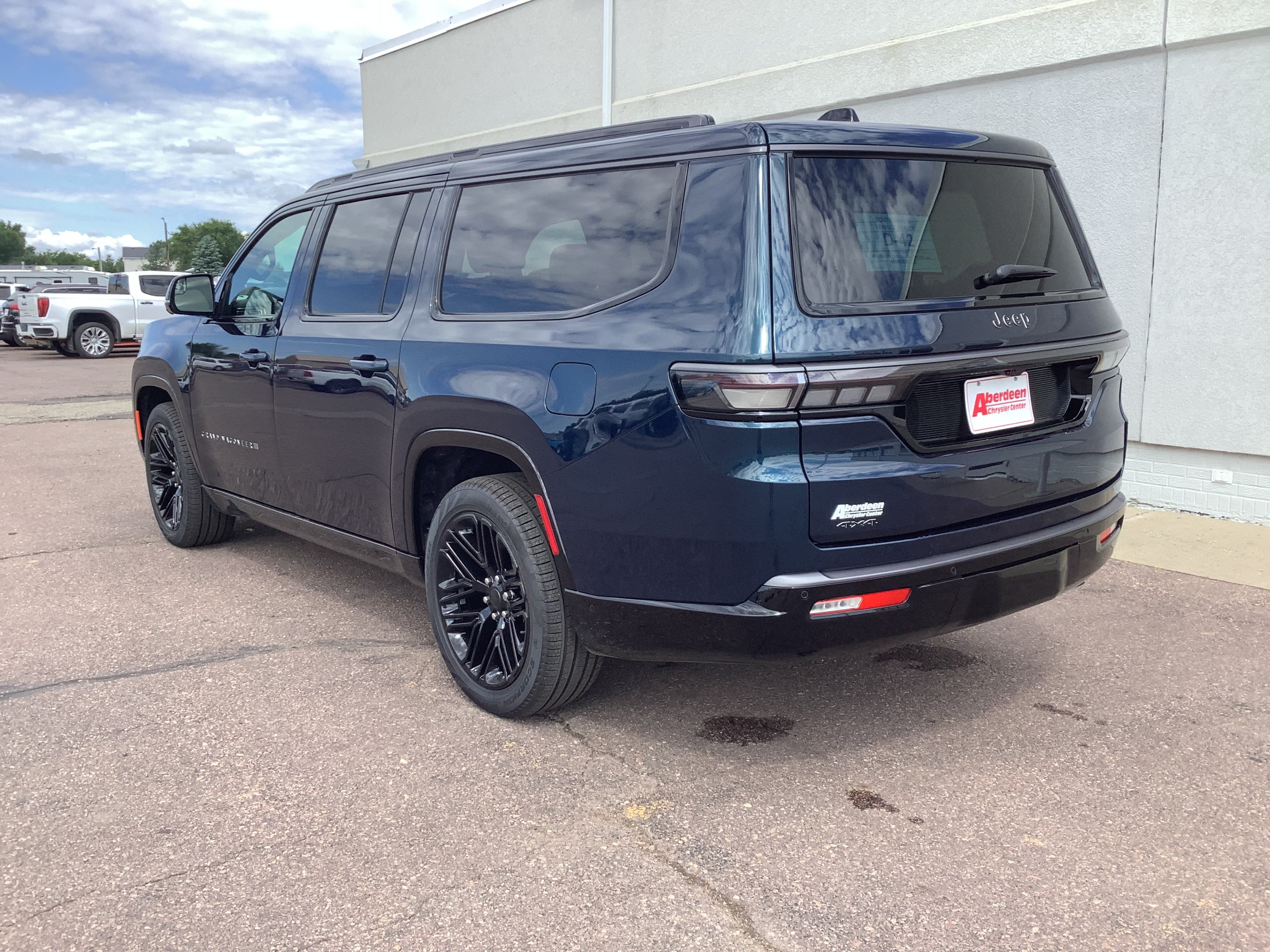 New 2026 Fathom Blue Pearl-Coat Exterior Paint (Late Availability) Jeep Limited Reserve image 6