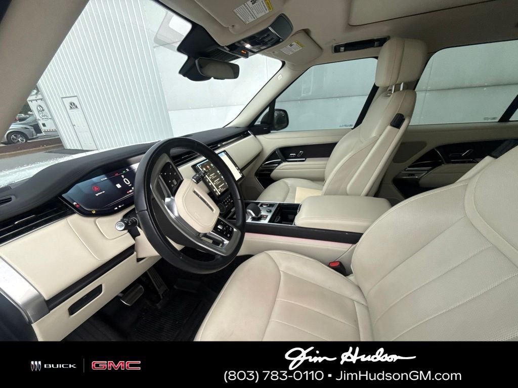 Used 2023 White Land Rover SE image 7