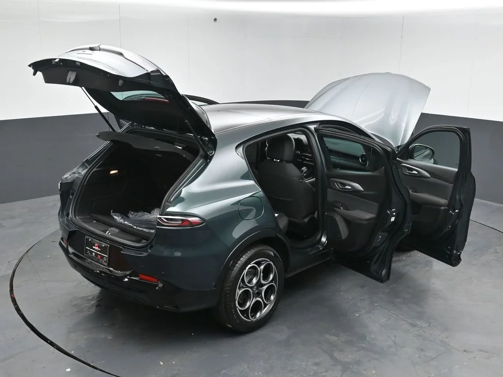New 2026 Verde Monza (Green) Exterior Paint Alfa Romeo Base image 60