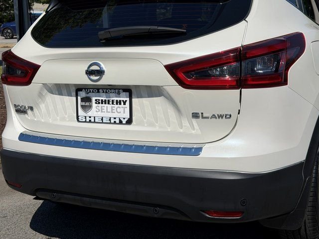 Used 2022 White Nissan SL image 40
