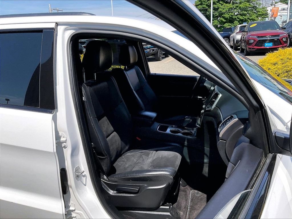 Used 2018 White Jeep Altitude image 11
