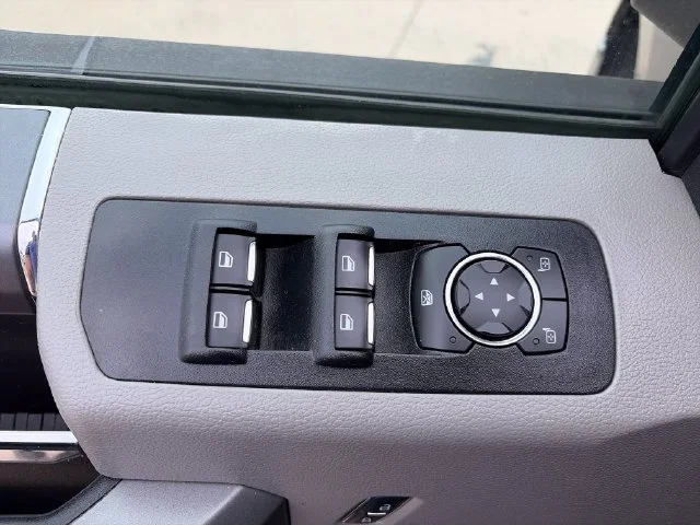 Used 2017 Gray Ford XLT image 10