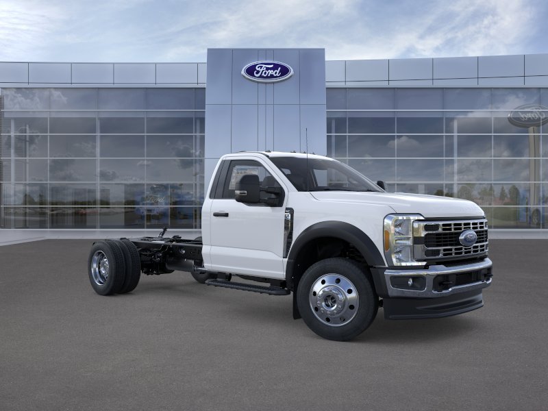 New 2026 Oxford White Ford F-550® XLT image 7