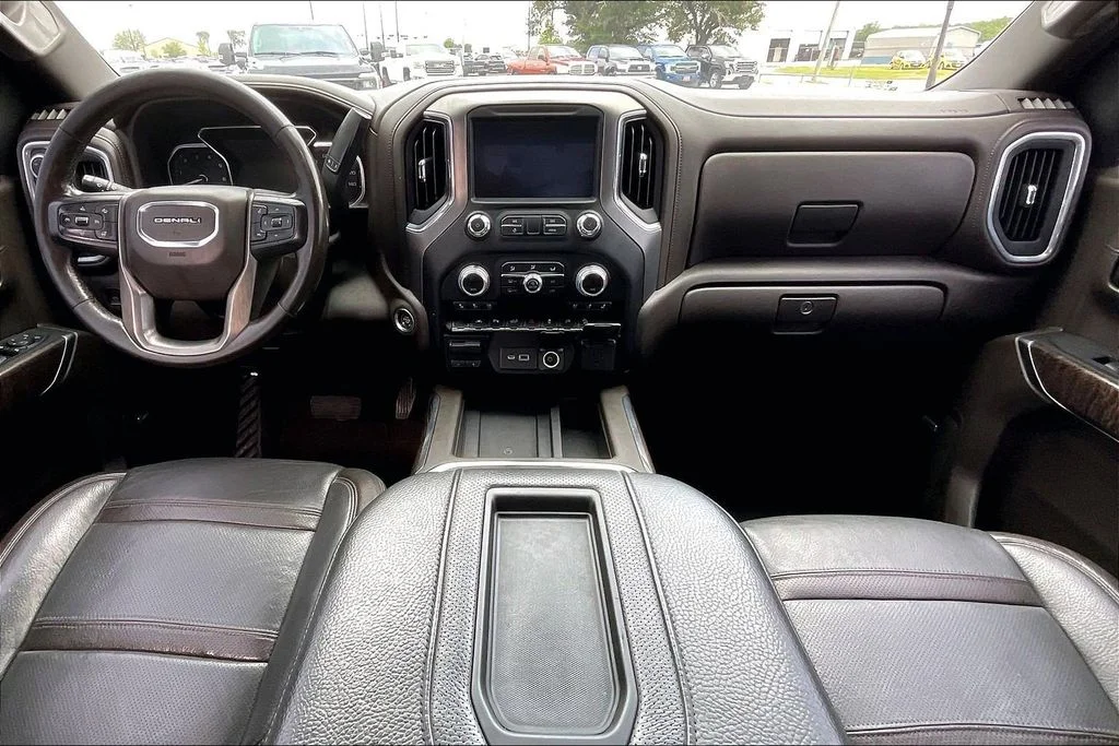 Used 2022 White GMC Denali image 7