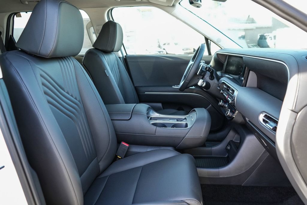 New 2026 White Hyundai SEL Premium image 17