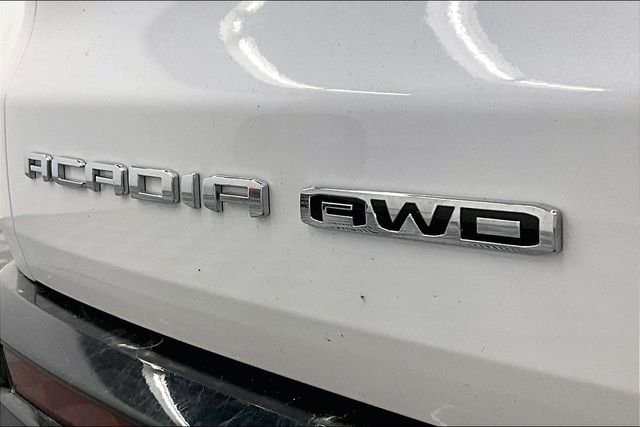 Used 2024 White Frost Tricoat GMC Denali image 9