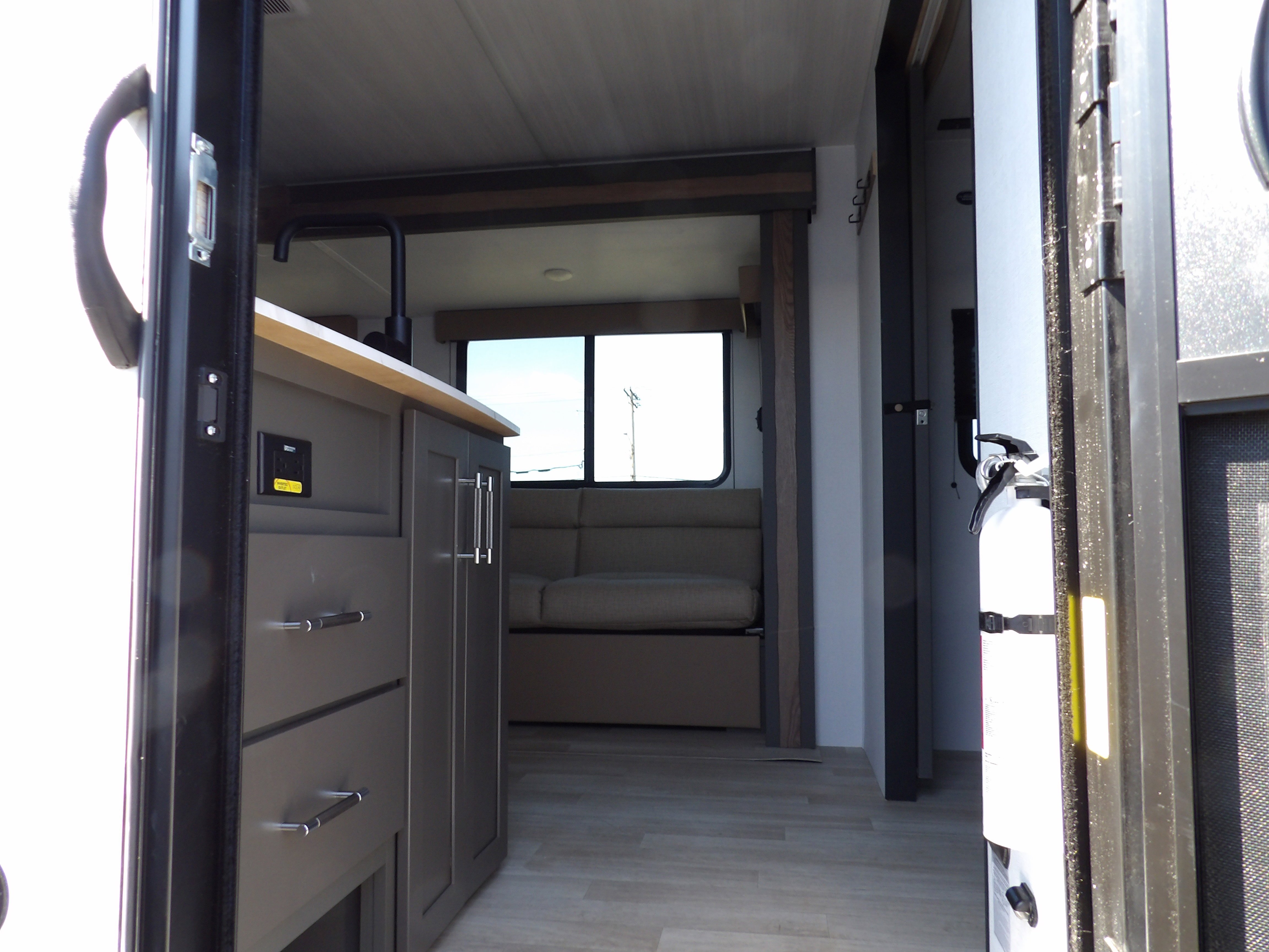 New 2025 White Keystone 2840QB image 4