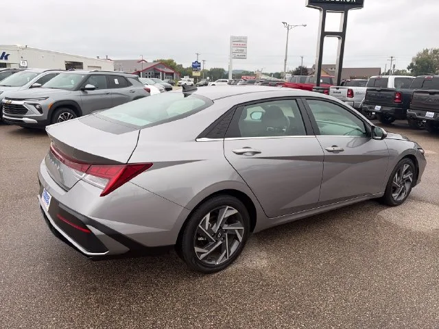Used 2025 Metal Hyundai SEL Convenience image 8