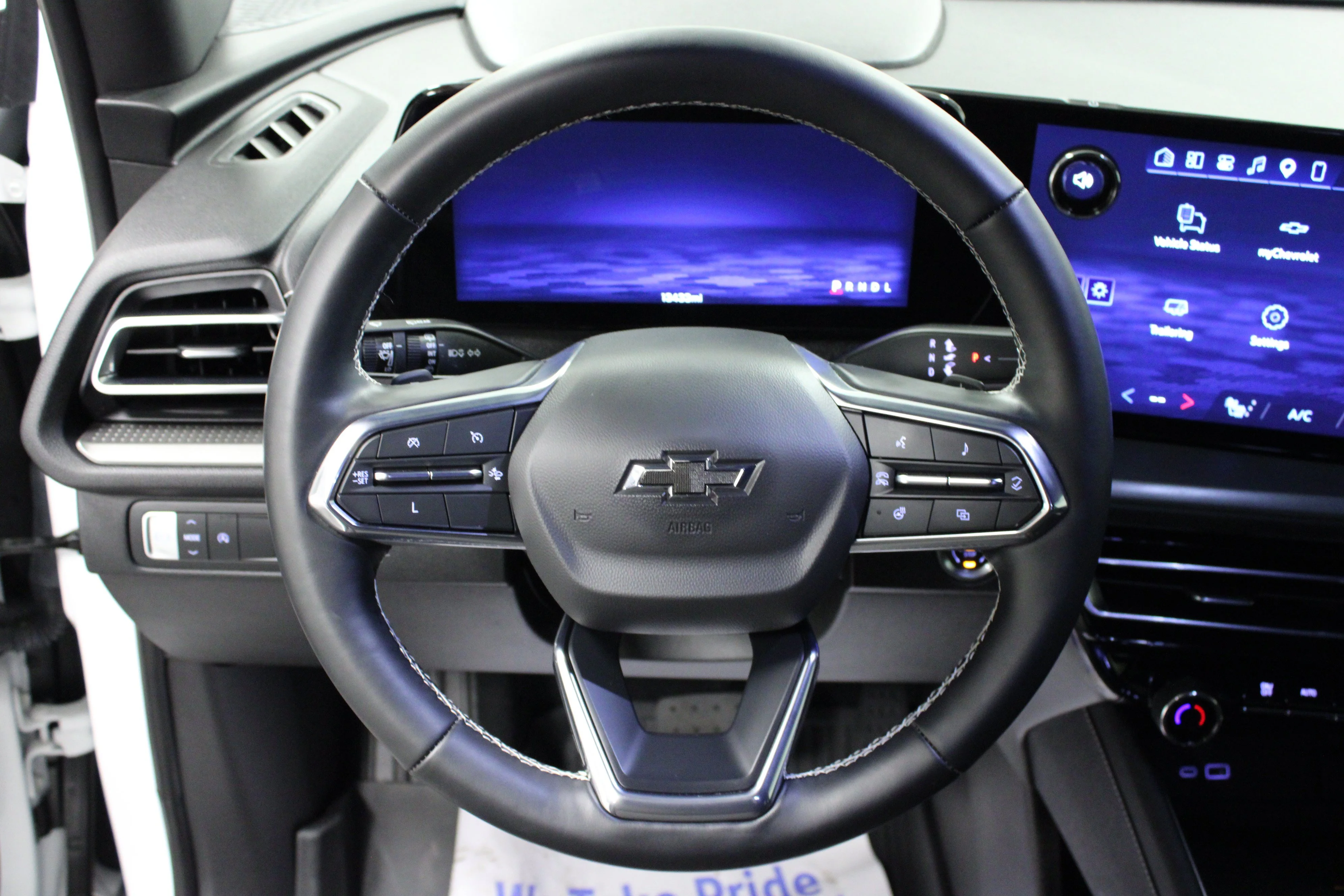 Used 2025 Summit White Chevrolet LT image 18