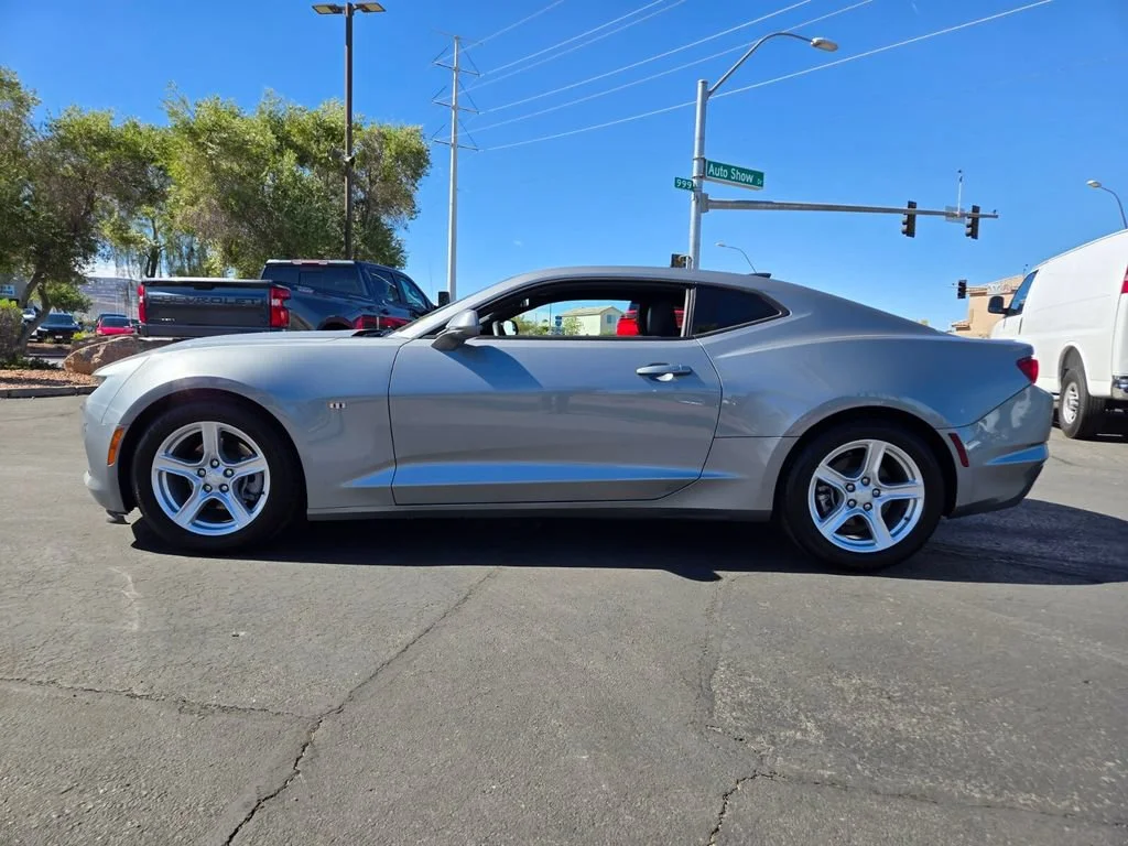 Used 2023 SHARKSKIN METALLIC Chevrolet 2LT image 3