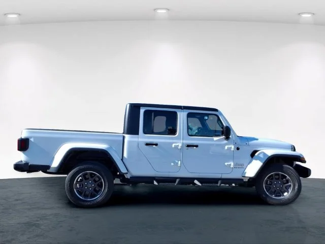 Used 2023 White Jeep Overland image 7