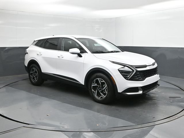 Used 2025 White Kia LX image 26