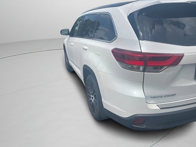 Used 2017 Blizzard Pearl Toyota XLE image 8