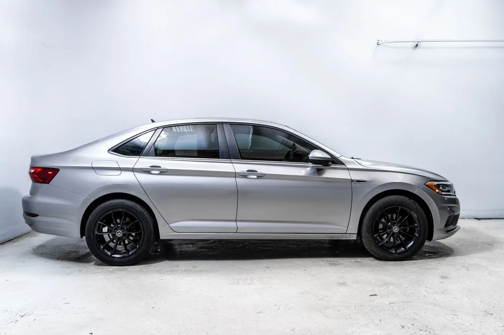 Used 2020 Silver Metallic Volkswagen SEL image 8